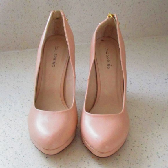 Call It Spring Nude Heels w/ Gold Hardware Sz 7.5 - Picture 2 of 10